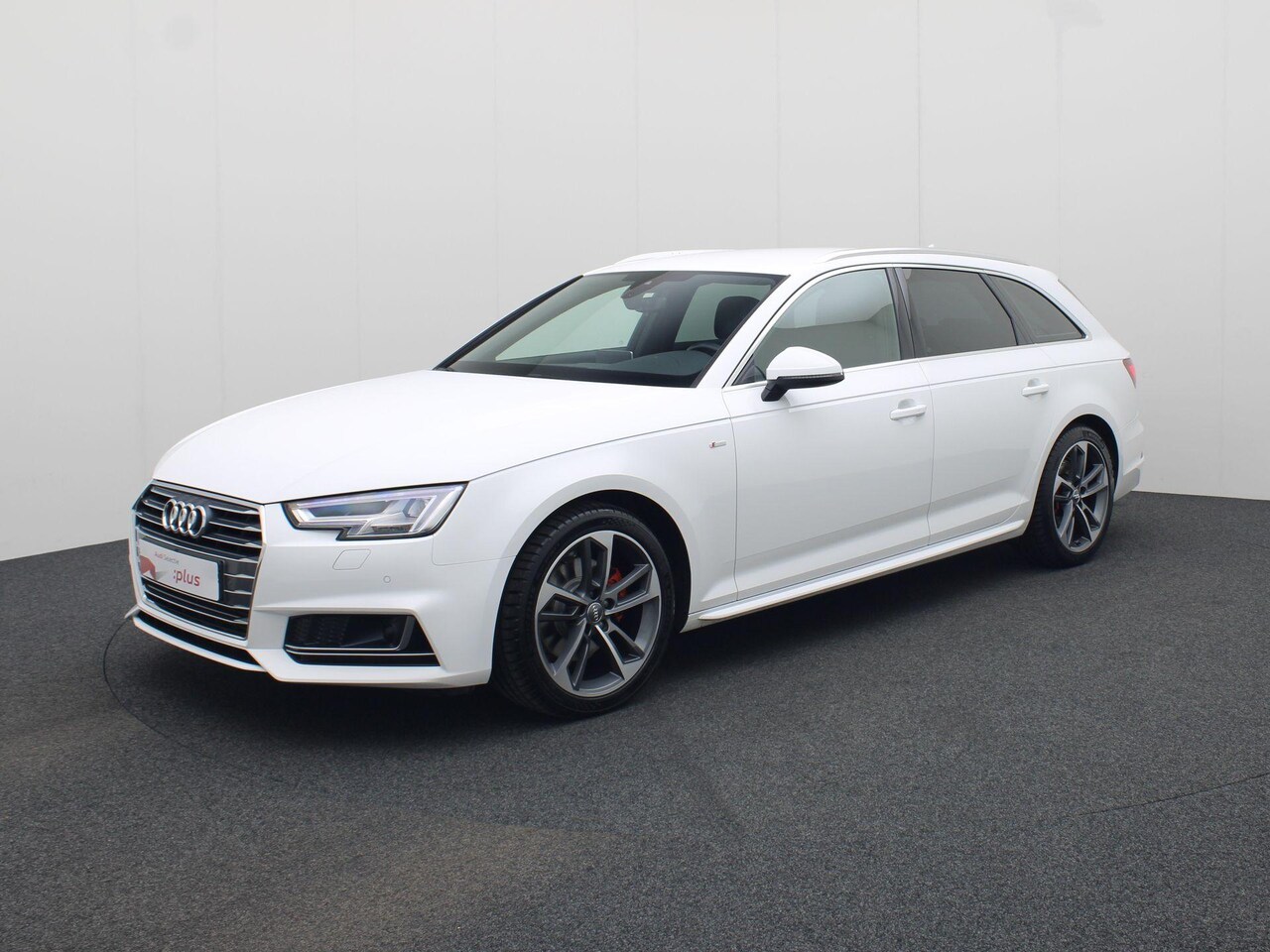 Audi A4 Avant - 2.0 TFSI/190PK ultra Sport S line Edition · Stoelverwarming · Navigatie · Trekhaak · Leder - AutoWereld.nl