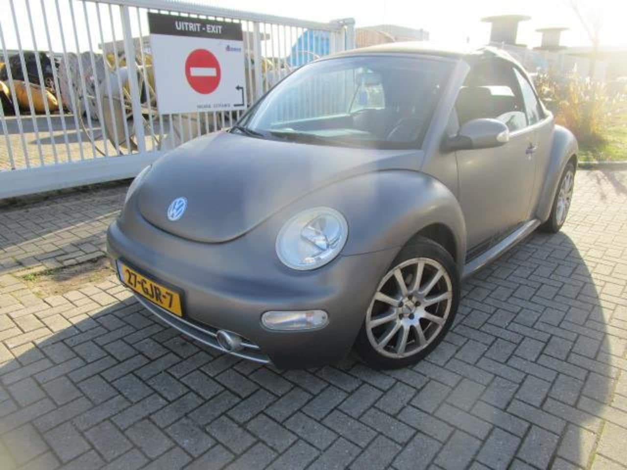 Volkswagen New Beetle Cabriolet - 1.6 Highline 1.6 Highline, opknapper - AutoWereld.nl