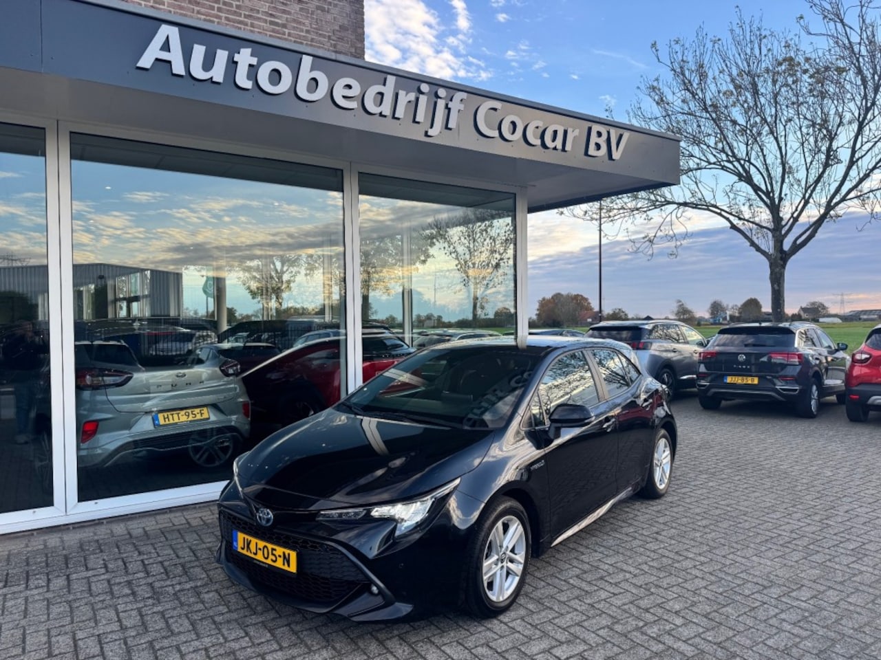 Toyota Corolla - 1.8 HYBRID BUSINESS- NAVI/CAMERA/ ALL IN PRIJS - AutoWereld.nl