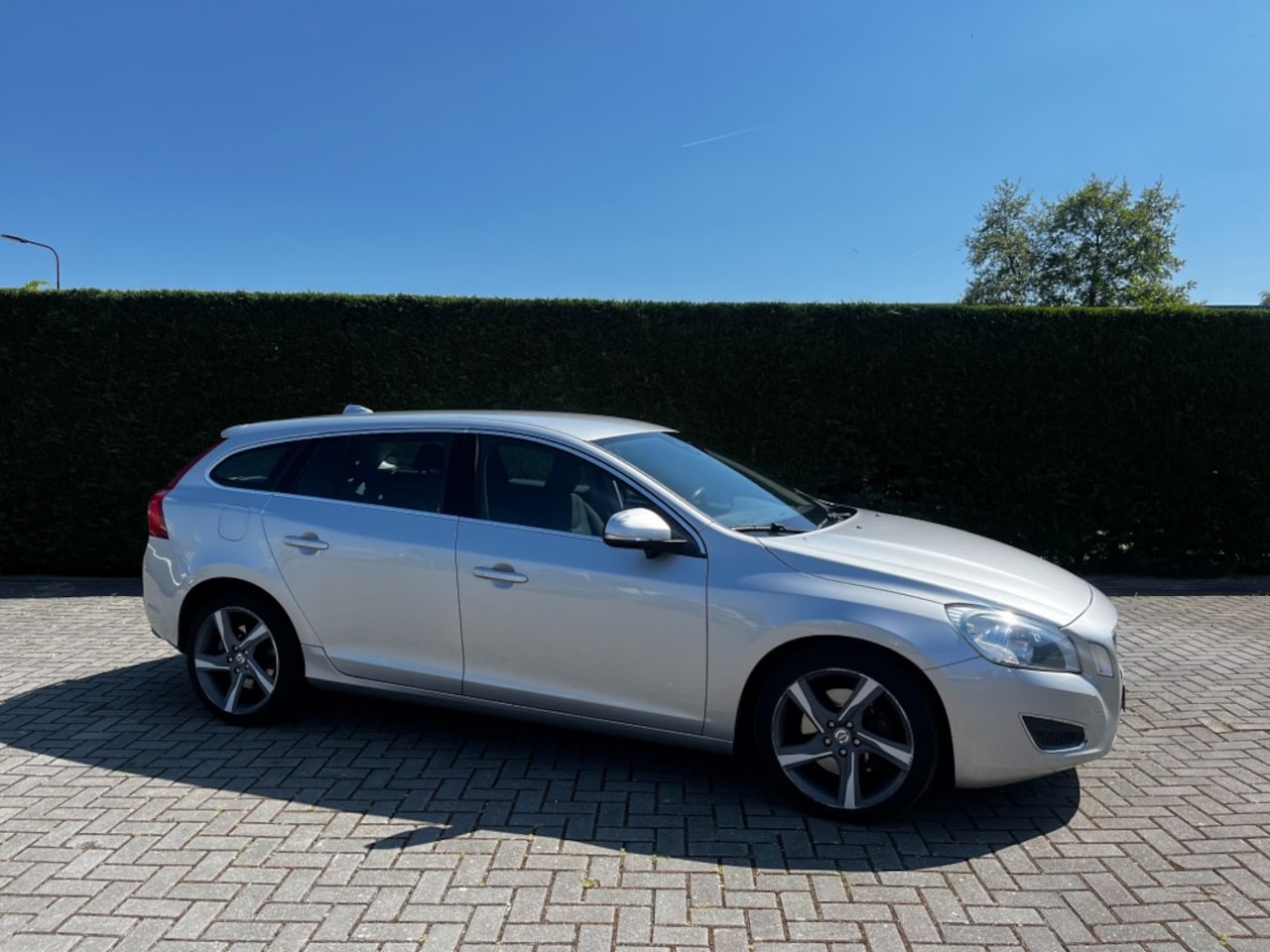 Volvo V60 - 2.0T R-DESIGN Adaptive Cruise I Trekhaak I All-in prijs! - AutoWereld.nl