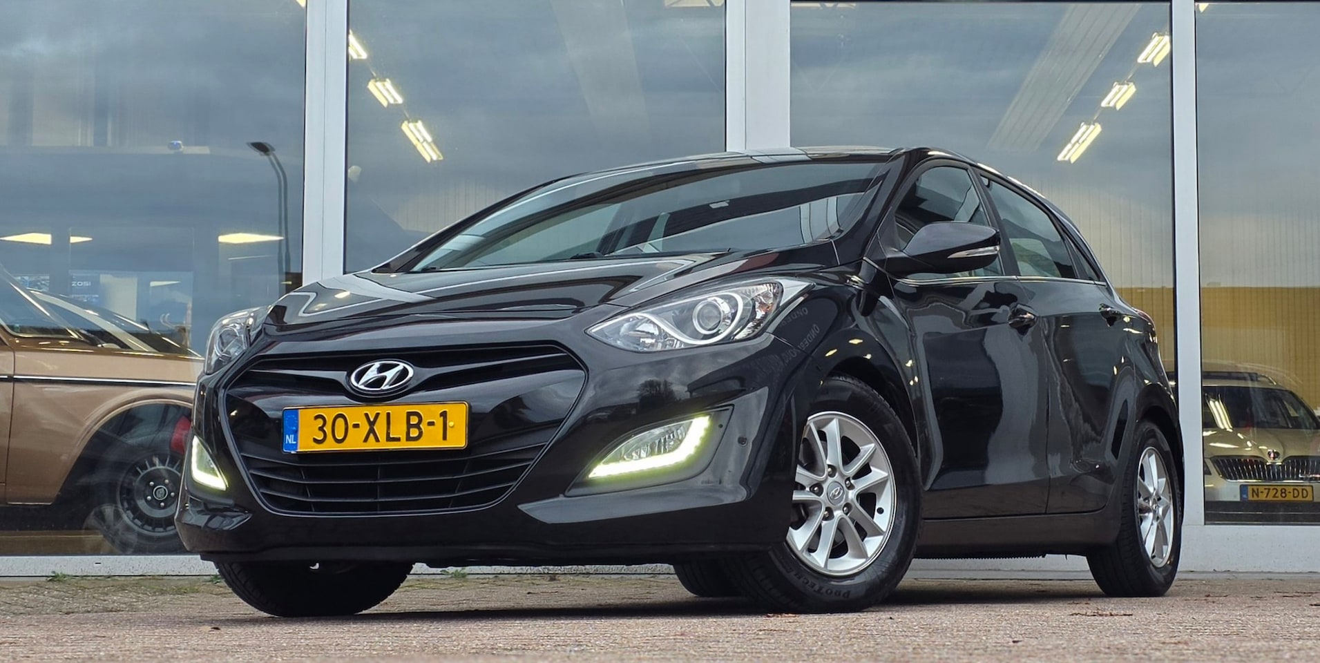 Hyundai i30 - 1.6 GDI Business Edition 2e Eigenaar PDC LED Clima Mooi! - AutoWereld.nl