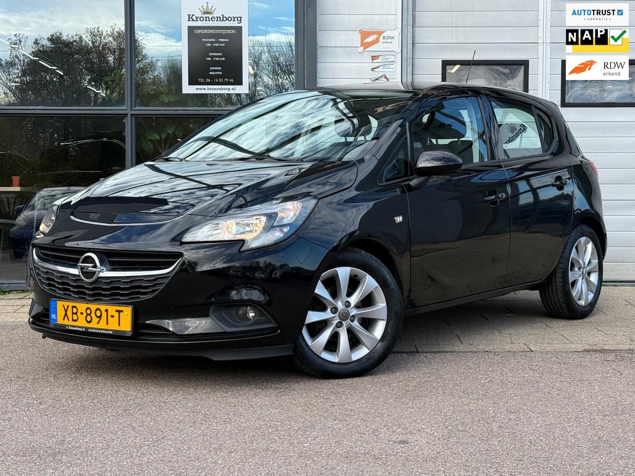 Opel Corsa - 1.4 Favourite 1.4 Favourite, CARPLAY, NAP, NAVI - AutoWereld.nl