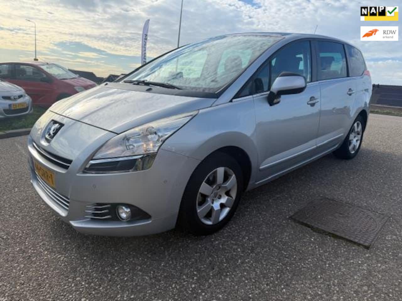 Peugeot 5008 - 1.6 THP ST 7p. Airco Trekhaak Parksensoren Navi Panodak - AutoWereld.nl