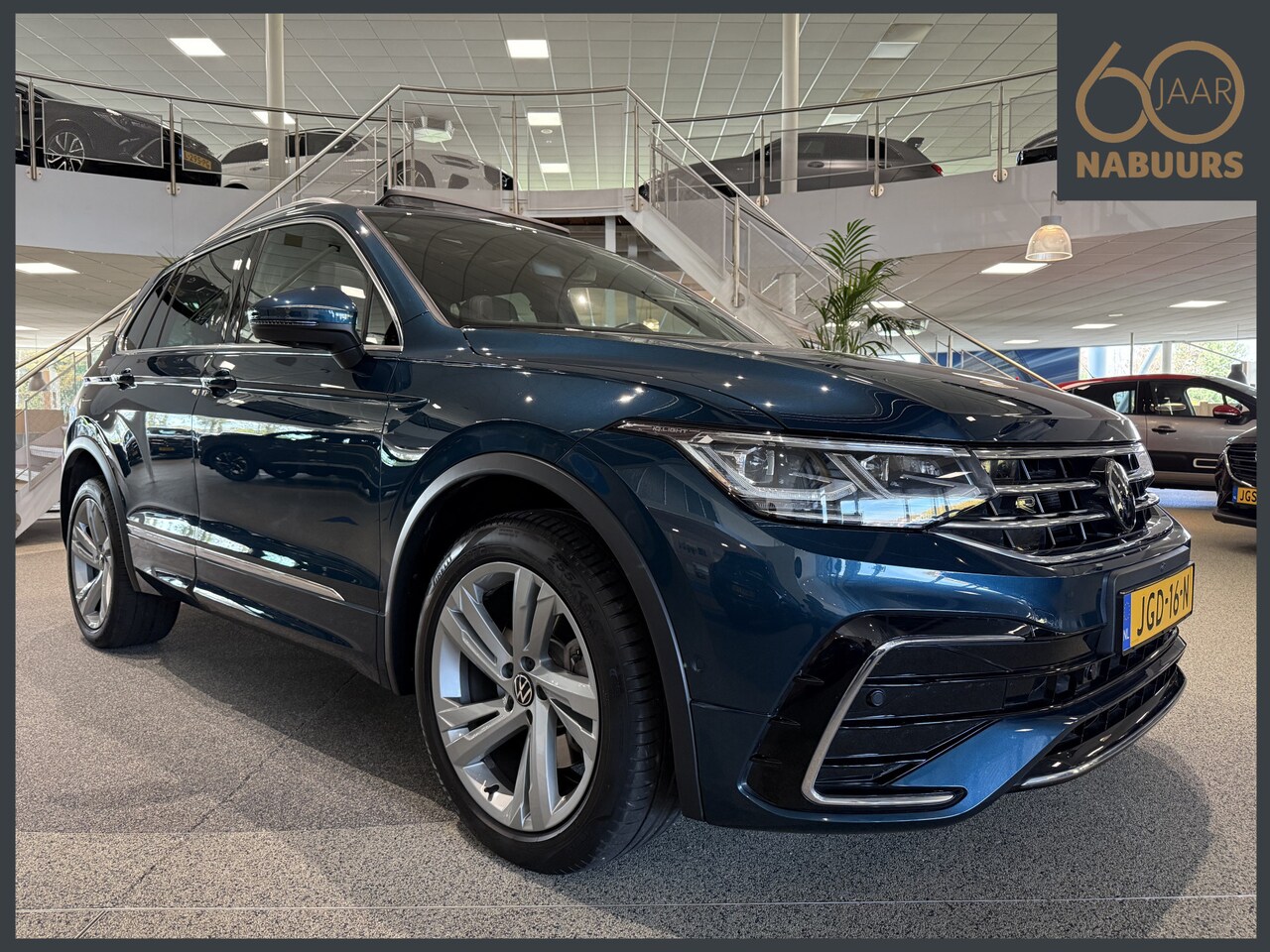 Volkswagen Tiguan - 1.4 TSI eHybrid R-Line, Trekhaak, Pano, IQ Light, 360cam - AutoWereld.nl