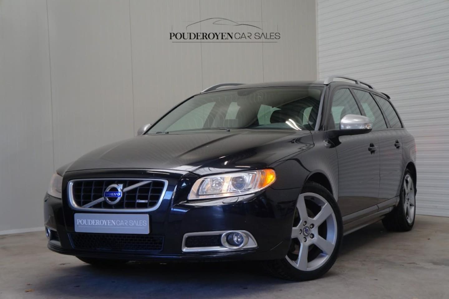 Volvo V70 - 2.0T R-Design / NL Auto / Youngtimer 06-01-2026 / Goed onderhouden / Trekhaak - AutoWereld.nl