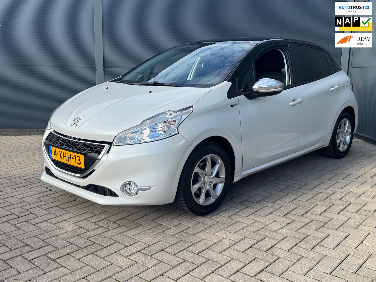 Peugeot 208 - 1.2 VTi Style / Airco / Navi / Nap - AutoWereld.nl