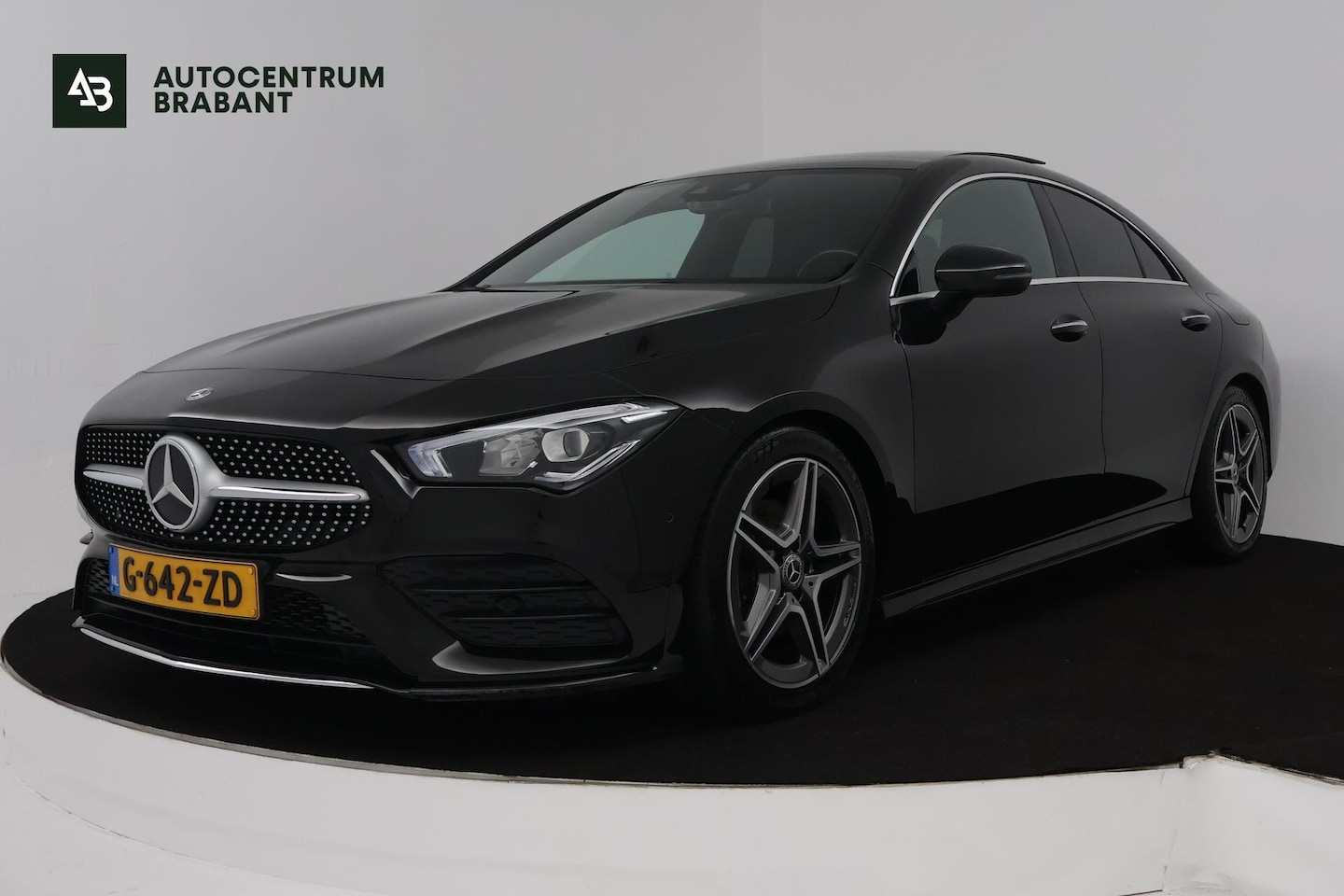 Mercedes-Benz CLA-Klasse - 180 Business Solution AMG (PANORAMADAK, TREKHAAK, SFEERVERLICHTING, STOELVERWARMING, CAMER - AutoWereld.nl