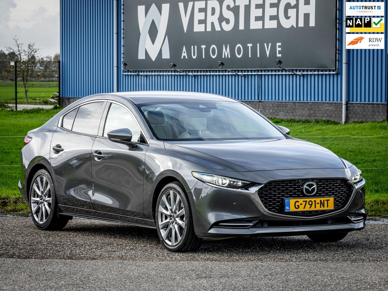 Mazda 3 - 2.0 e-SkyActiv-X M Hybrid 180 Luxury Leder|HeadUp display - AutoWereld.nl