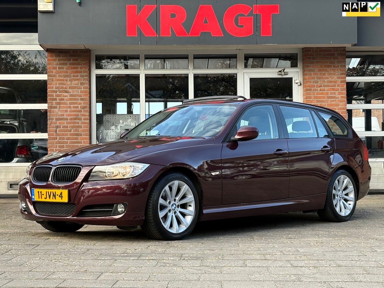 BMW 3-serie Touring - Business Line 318i 143 pk AUTOMAAT - lichtmetalen velgen - AutoWereld.nl