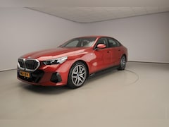 BMW i5 - Sedan eDrive40 | M-Sportpakket | LED | Navigatie | Active cruise | Trekhaak | Sportstoelen