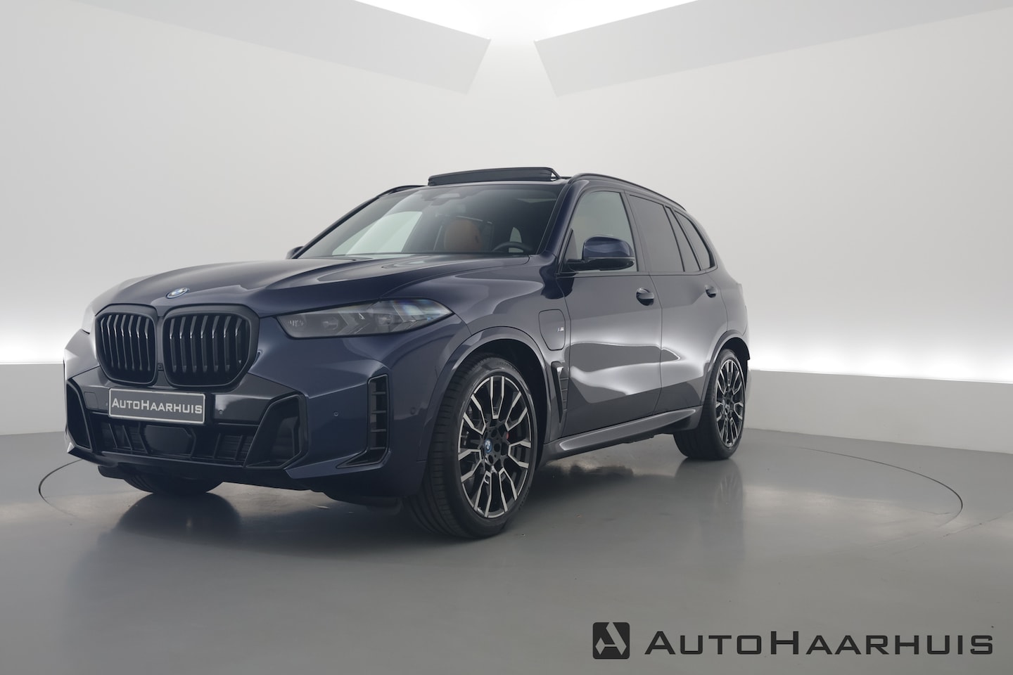 BMW X5 - xDrive50e M Sport | Skylounge | Soft Close | Luchtvering | HUD | H&K | Elek. Trekhaak | Ad - AutoWereld.nl