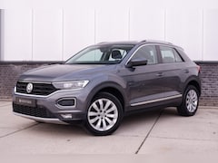 Volkswagen T-Roc - 1.5 TSI Sport LED | Trekhaak | Carplay | Camera | Virtual Cockpit | PDC