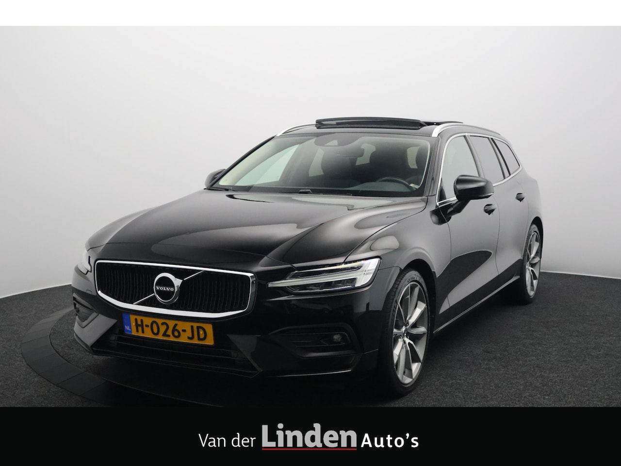 Volvo V60 - 2.0 T4 Momentum Pro | Panoramadak | Trekhaak | Leer - AutoWereld.nl
