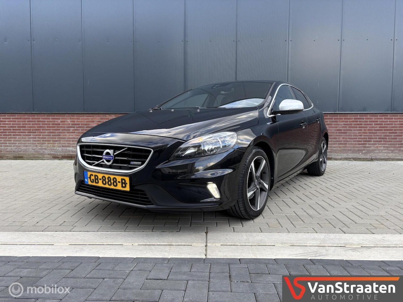 Volvo V40 - 1.6 T4 R-Design | Panoramadak | Merkdealer onderh. - AutoWereld.nl