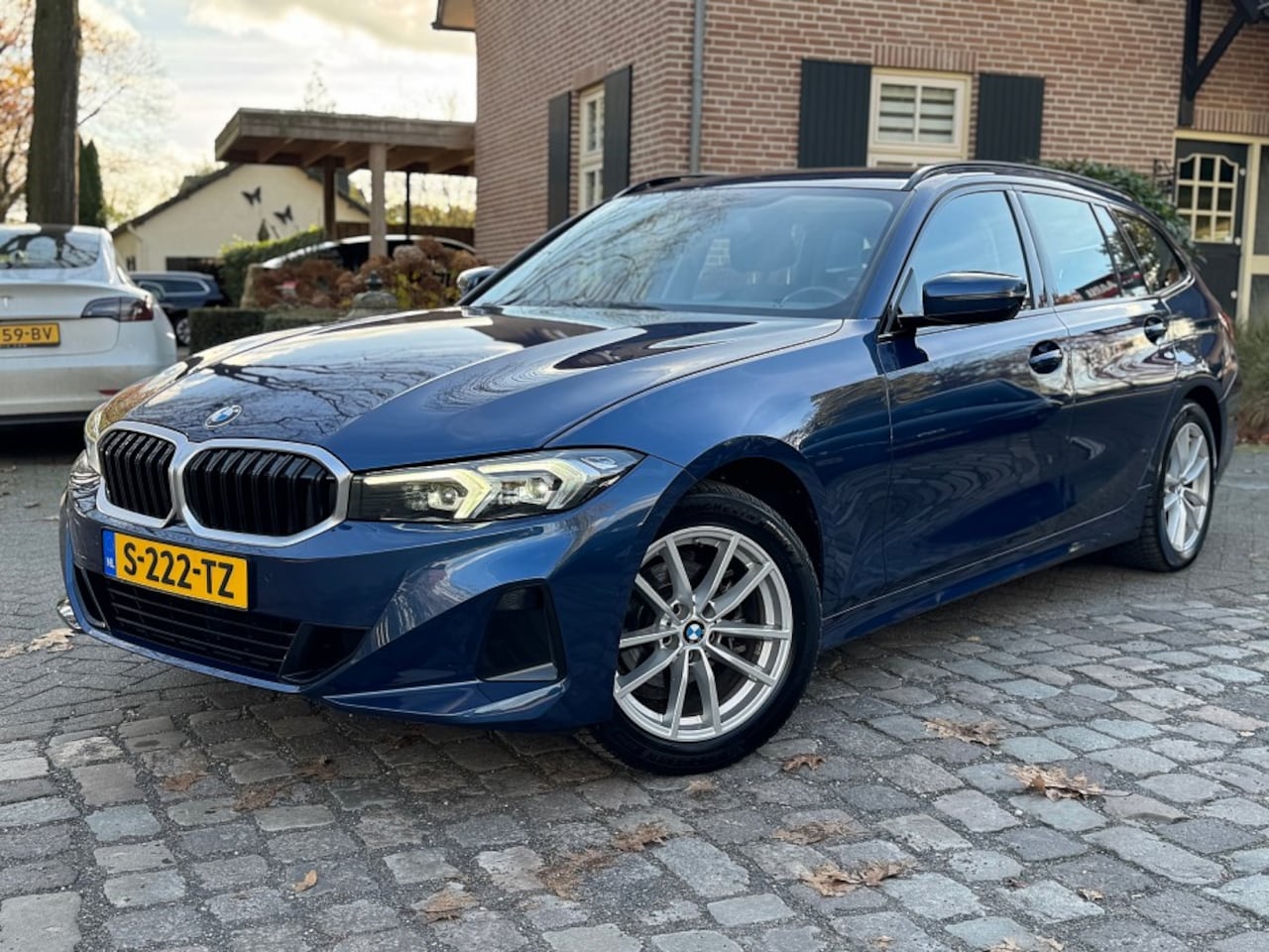BMW 3-serie Touring - 318 i autom nw model ecc,curvedscreen,navi,lmv,led,pdc,carplay - AutoWereld.nl