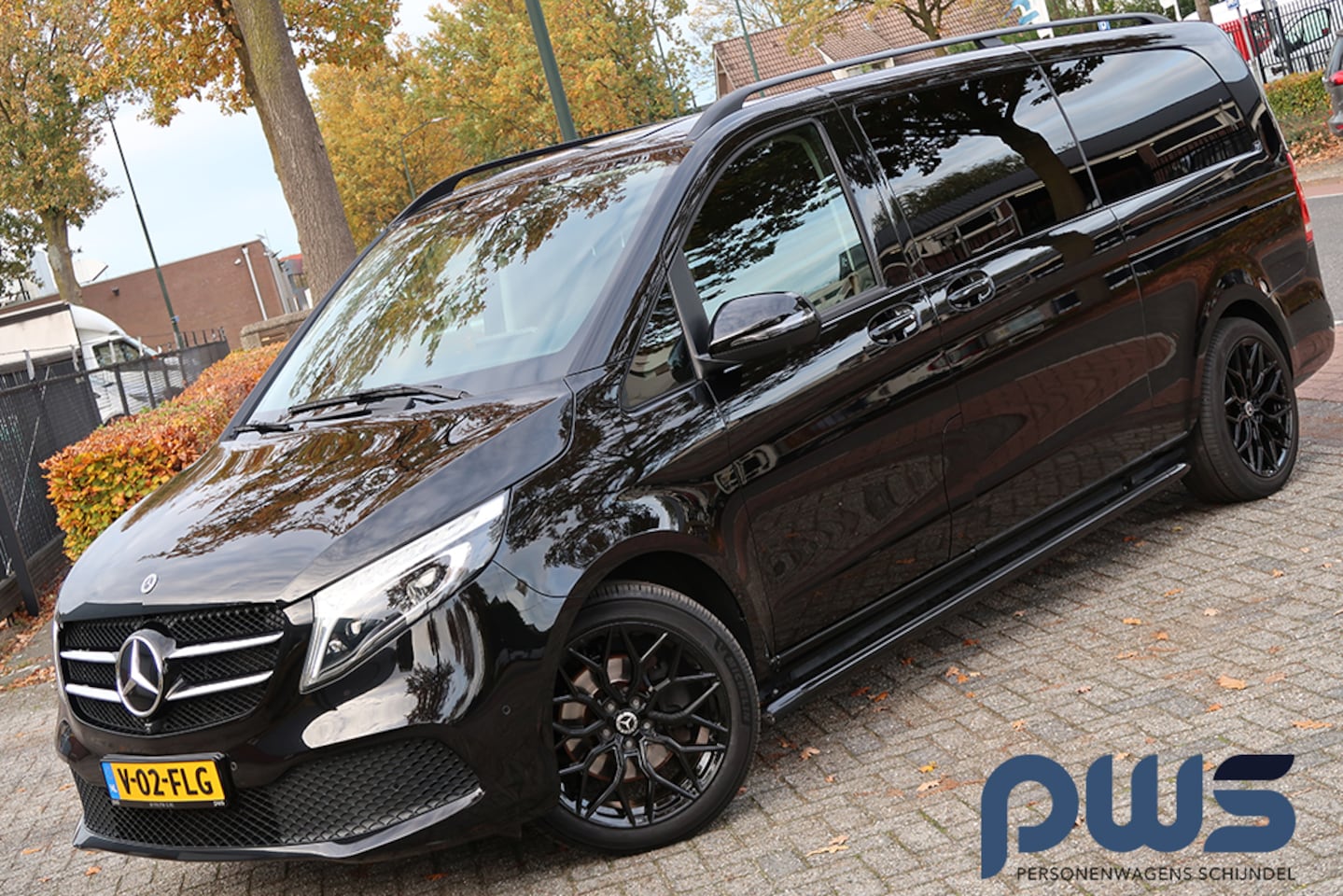 Mercedes-Benz V-klasse - 300d Extra Lang Dub.Cab. Leer / 360 camera / 2 x schuifdeur elek. / PDC / LED / Navi / Amb - AutoWereld.nl