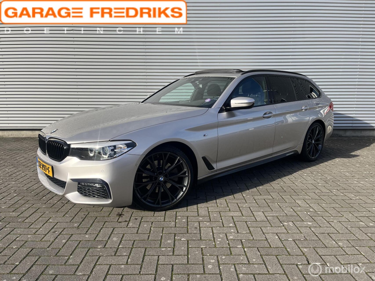 BMW 5-serie Touring - 520i M-Sport | PANO | Trekhaak | Org. NL | 20' | - AutoWereld.nl