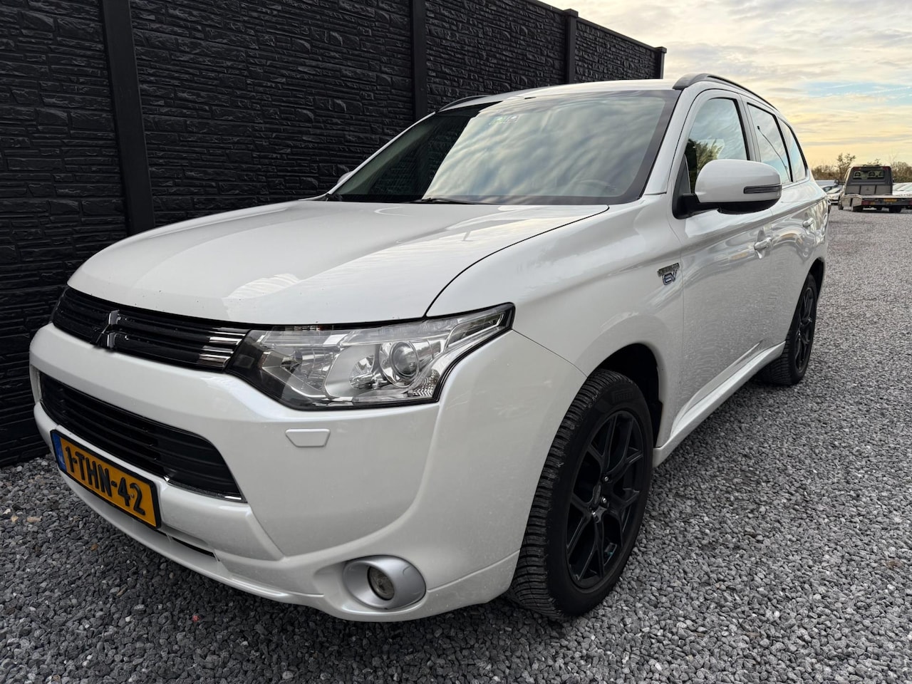 Mitsubishi Outlander - 2.0 PHEV Instyle Camera, Pano, Orgineel NL AUto, NAP. Zeer nettjes - AutoWereld.nl