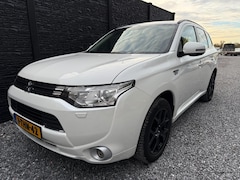 Mitsubishi Outlander - 2.0 PHEV Instyle Camera, Pano, Orgineel NL AUto, NAP. Zeer nettjes