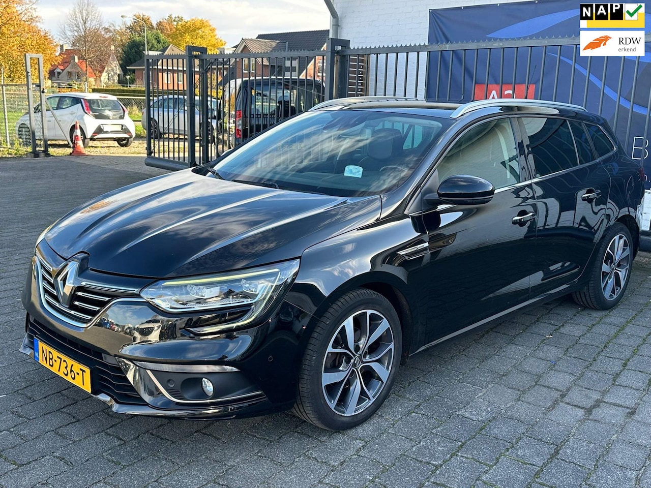 Renault Mégane Estate - 1.5 dCi Bose / HEAD UP / TREKHAAK / PARK ASSIST / CRUISE CONTROL - AutoWereld.nl