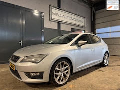 SEAT Leon - 1.4 TSI FR 140PK Trekhaak Stoelverwarming Sound