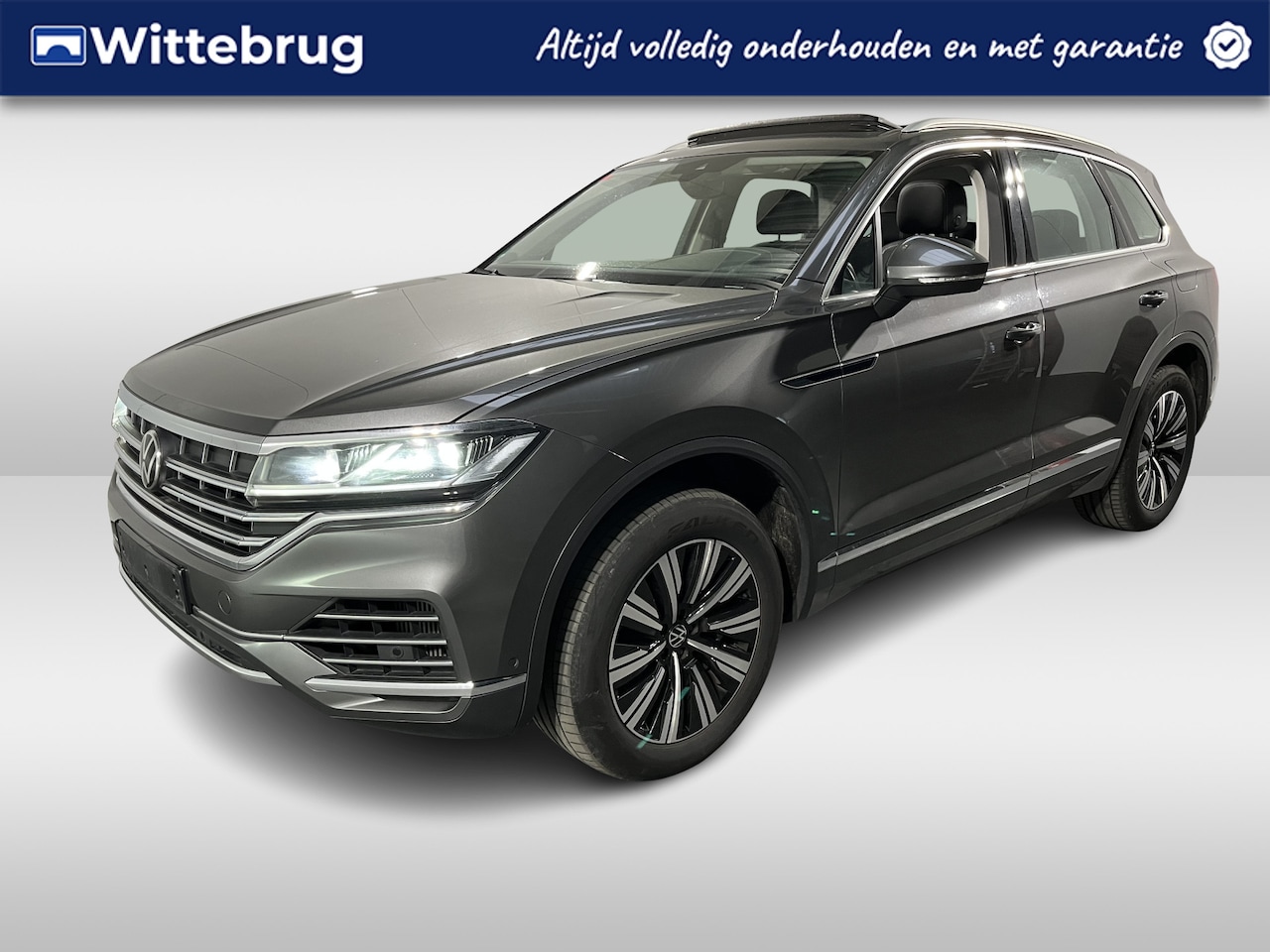 Volkswagen Touareg - 3.0 TSi eHybrid 4MOTION Elegance / AUTOMAAT/ 381 PK/ PANO/ TREKHAAK/ CAMERA/ PARK. SENSORE - AutoWereld.nl