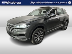 Volkswagen Touareg - 3.0 TSi eHybrid 4MOTION Elegance / AUTOMAAT/ 381 PK/ PANO/ TREKHAAK/ CAMERA/ PARK. SENSORE