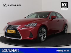 Lexus IS - 300h Hybrid Luxury Line | Premium Navigatie | Safety System | Stoelverwarming & Koeling |