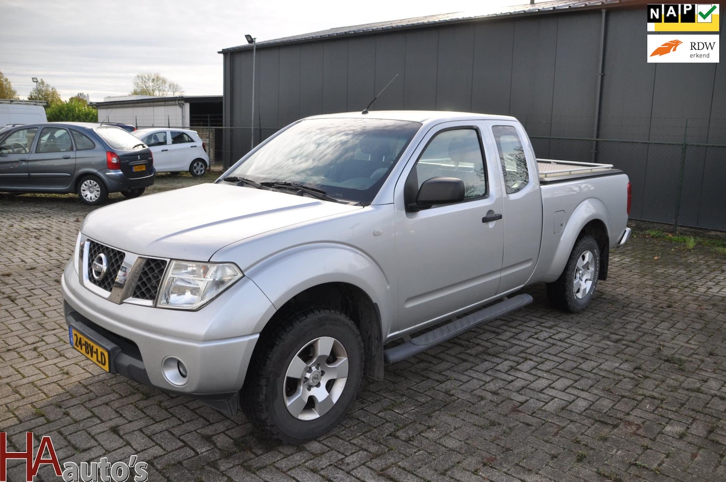 Nissan Navara - 2.5 dCi SE King Cab *CLIMA* EXPORT - AutoWereld.nl