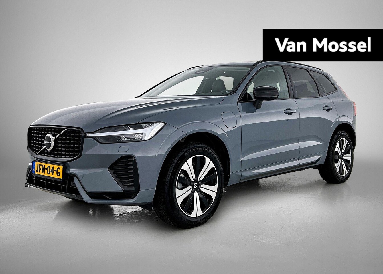 Volvo XC60 - 2.0 T8 Plug-in hybrid AWD Plus Dark | PANO-SCHUIFDAK | TREKHAAK | HARMAN-KARDON | LEER | C - AutoWereld.nl