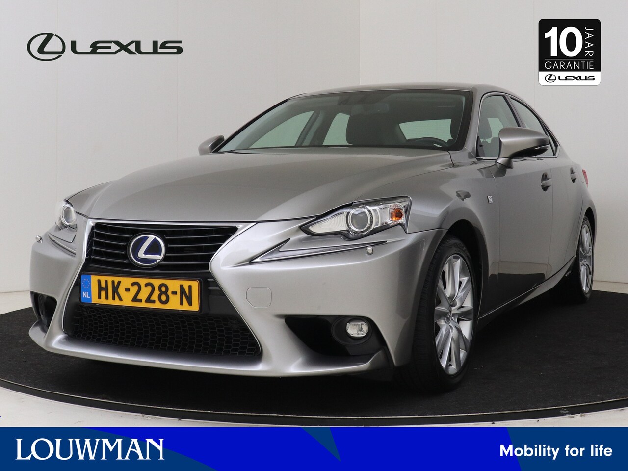 Lexus IS - 300h 25th Edition | Stoelverwarming | Parkeersensoren | Navigatie | - AutoWereld.nl