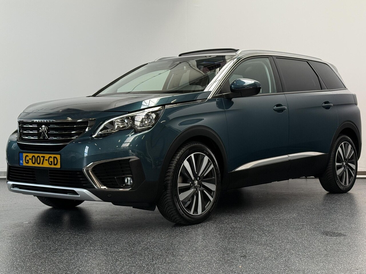 Peugeot 5008 - 1.2 PureTech Allure | Automaat | Schuifdak | 360 Camera | NL Auto - AutoWereld.nl