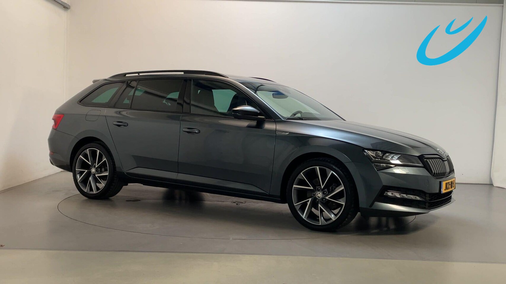 Skoda Superb Combi - 1.4 TSI iV Sportline Business Panoramadak Virtual Cockpit Camera Stoelverwarming - AutoWereld.nl