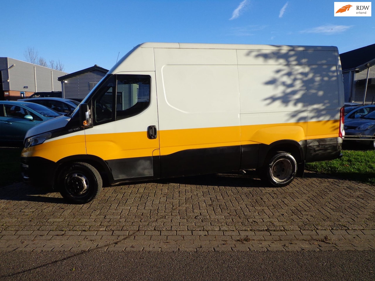 Iveco Daily - 35C14V 2.3 352 H1 ! DUBBELLUCHT ! - AutoWereld.nl