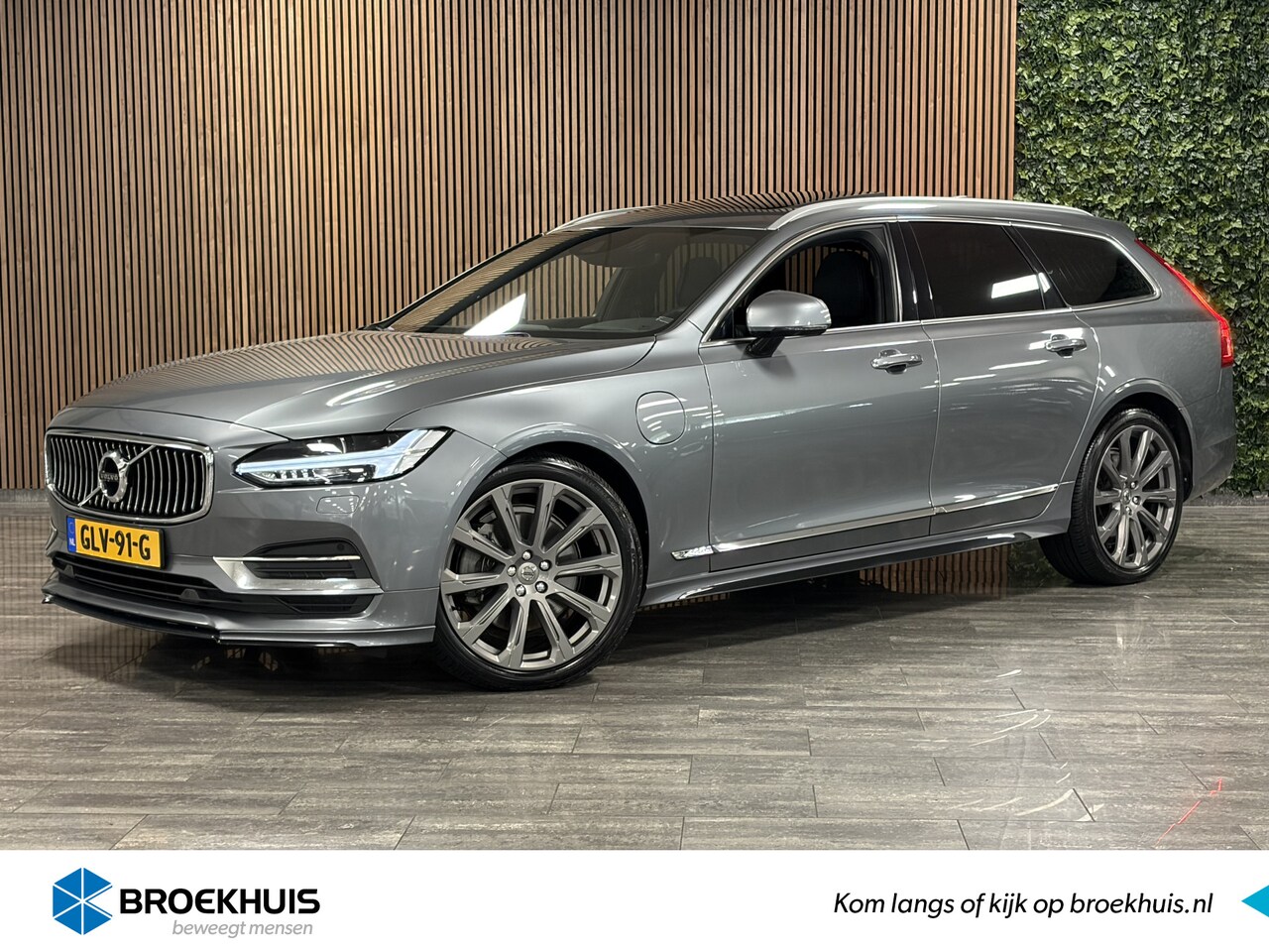 Volvo V90 - T8 AWD Recharge Inscription | Vol! | Luchtvering | Bowers & Wilkins | Trekhaak | Stoelvent - AutoWereld.nl