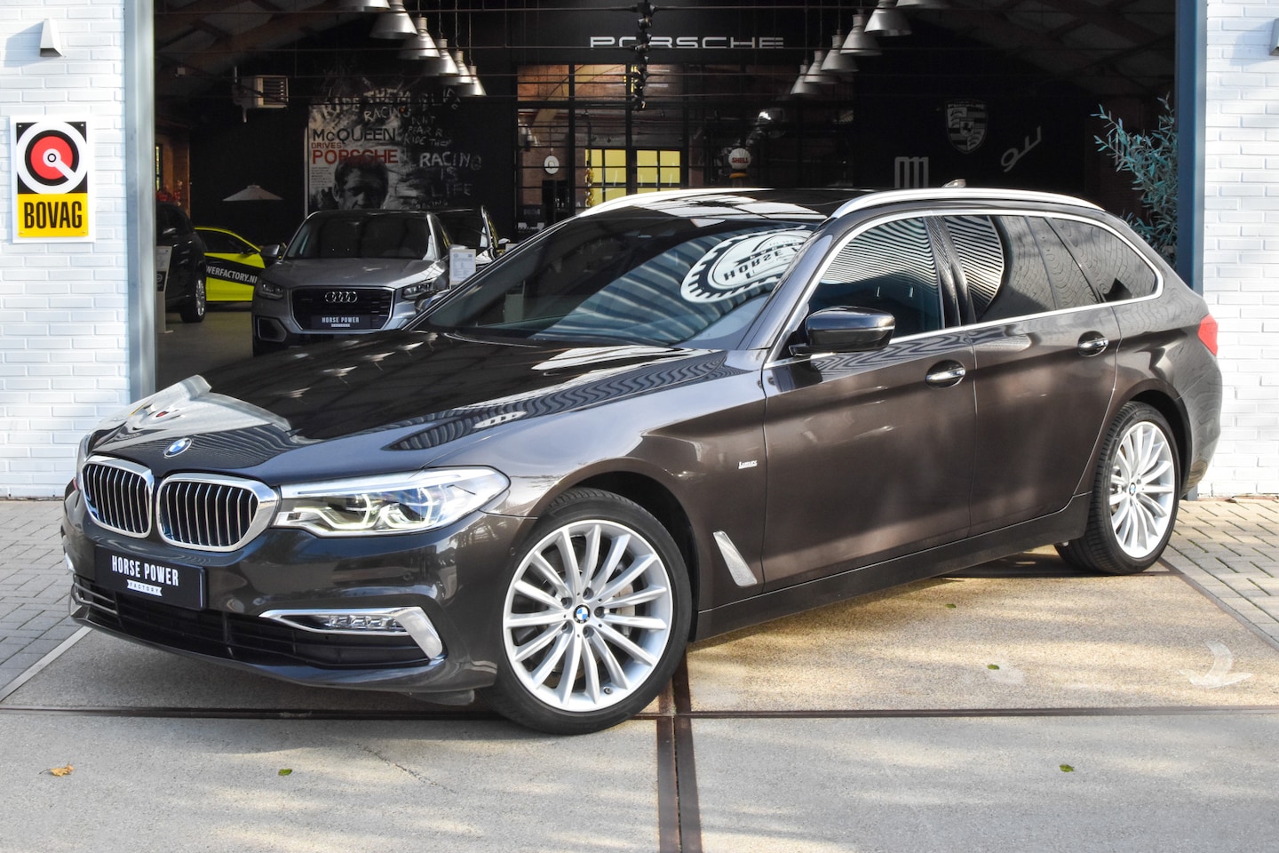 BMW 5-serie Touring - 530i High Executive Luxury Line *Garantie | HUD | Pano | Comfort/Leder | Memory | Keyless - AutoWereld.nl