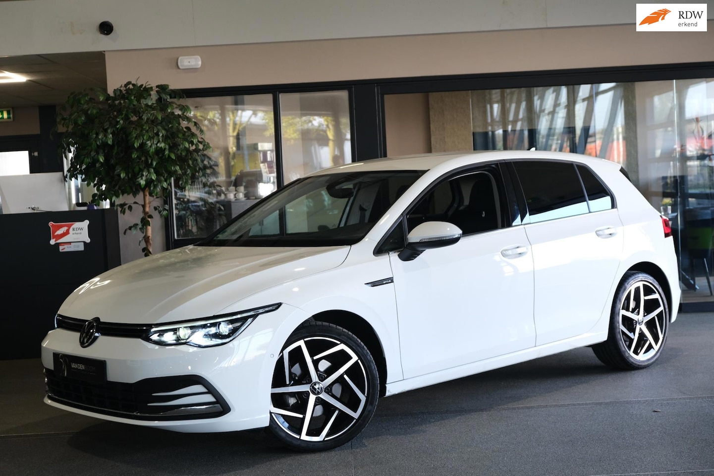 Volkswagen Golf - 8 1.5 eTSI Style DSG IQ Led Navi Virtual - AutoWereld.nl