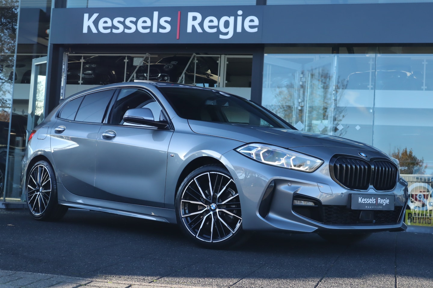 BMW 1-serie - 118i M-sport Pano HUD M-Seats Memory ACC keyless Camera Ambient - AutoWereld.nl