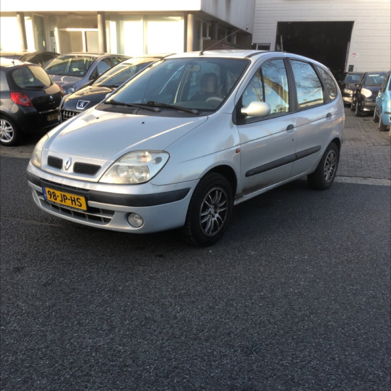 Renault Scénic - 1.6-16V Expression AUTOMAAT Goed rijdende mpv Apk 01-05-2026 - AutoWereld.nl