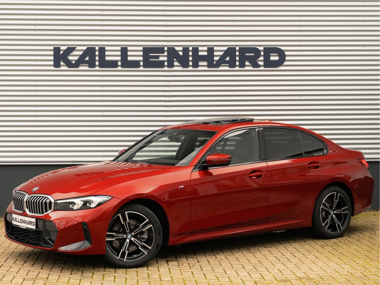 BMW 3-serie - 330e M-Sport - LCI 2 - Schuifdak - Trekhaak - Widescreen - Hifi - Camera - AutoWereld.nl