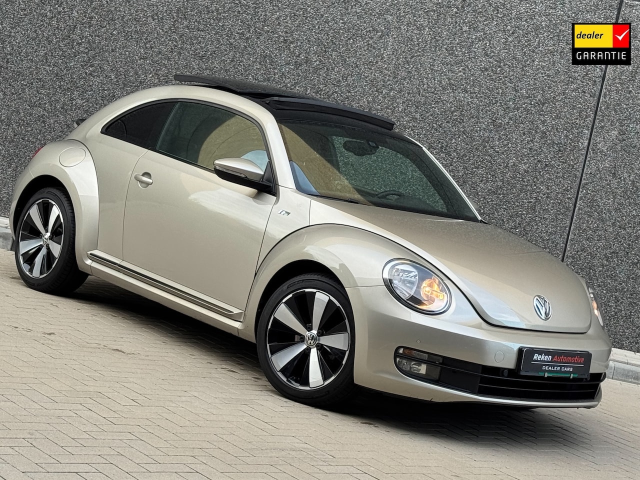 Volkswagen Beetle - 1.2 TSI R-line Dsg Pano Leder Nieuwstaat - AutoWereld.nl