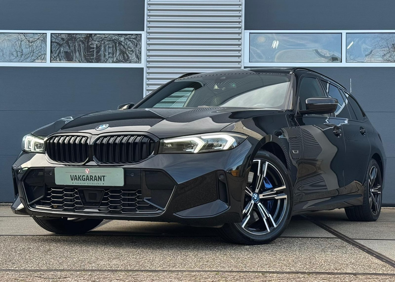 BMW 3-serie Touring - 330e High Executive |Pano |M Perf. stoelen |Wide screen |Sfeer |Memory| Head-Up |ACC - AutoWereld.nl