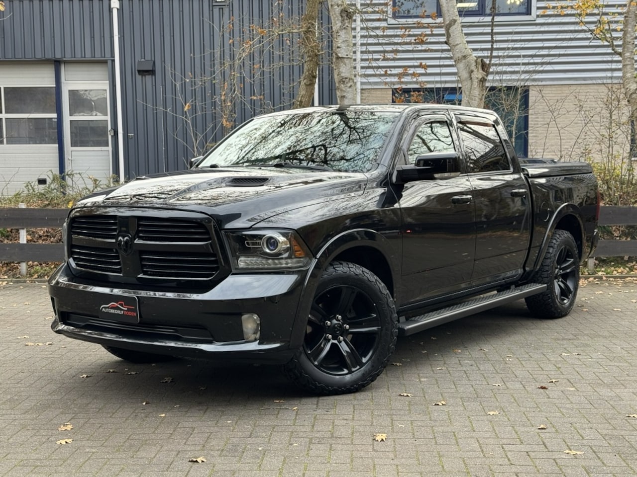 Dodge Ram 1500 - 4X4 SPORT BLACK EDITION 5.7 V8 LPG LAGE BIJTELLING - AutoWereld.nl