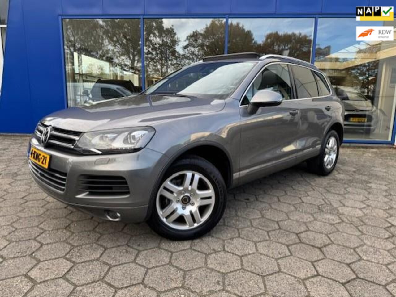 Volkswagen Touareg - 3.0 TDI Highline DSG - Pano.dak - Leder - Trekhaak - AutoWereld.nl