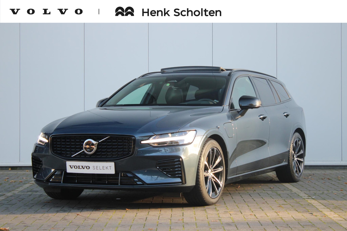 Volvo V60 - T6 Plug-in hybrid AWD Plus Dark | Adaptive Cruise & Pilot Assist | Semi-Elektrische Trekha - AutoWereld.nl