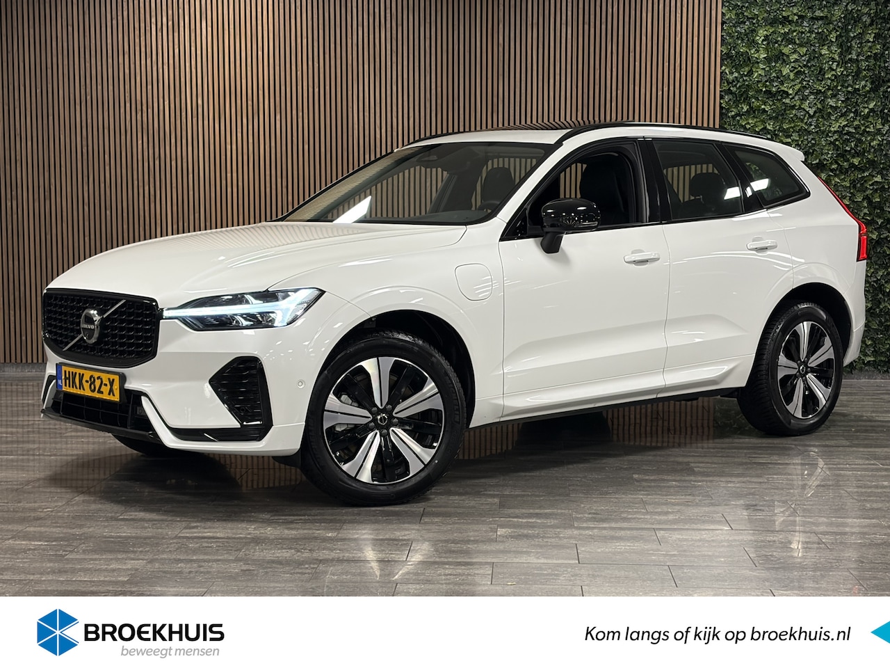 Volvo XC60 - T6 AWD Recharge Plus Dark | Trekhaak | 360° Camera | All Season banden | Crystal White | A - AutoWereld.nl