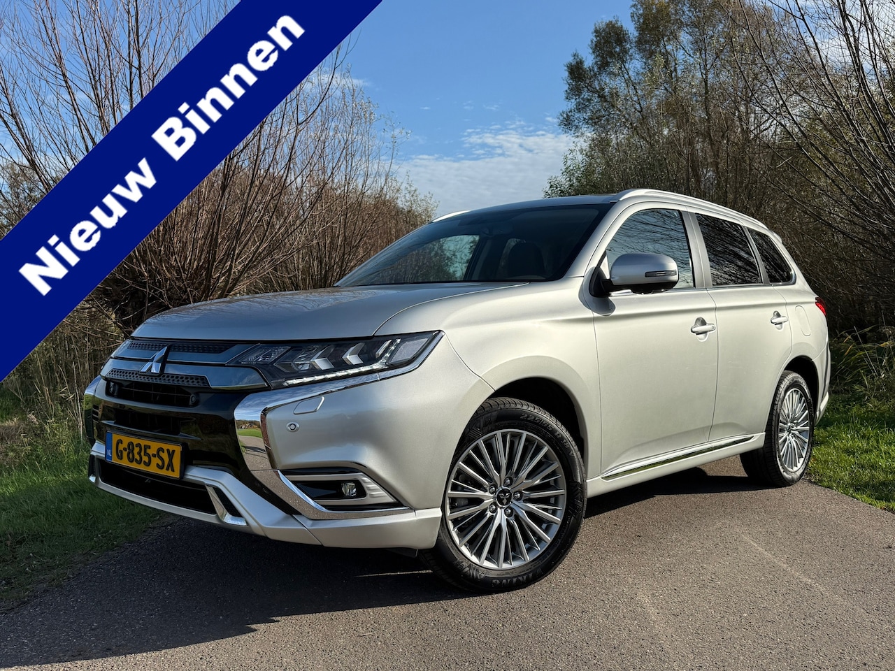 Mitsubishi Outlander - 2.4 PHEV Intense+ Automaat / 70.133 KM / Schuif-/Kanteldak / 360 Camera / Leder/Alcantara - AutoWereld.nl