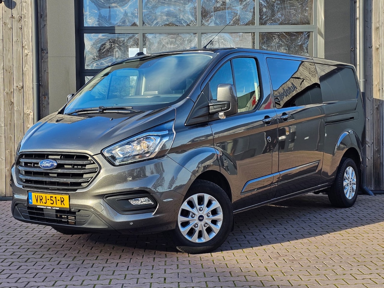 Ford Transit Custom - 300 2.0 TDCI L2H1 Dubbele cabine | 2x Schuifdeur | Xenon | Trekhaak | Camera | PDC | - AutoWereld.nl