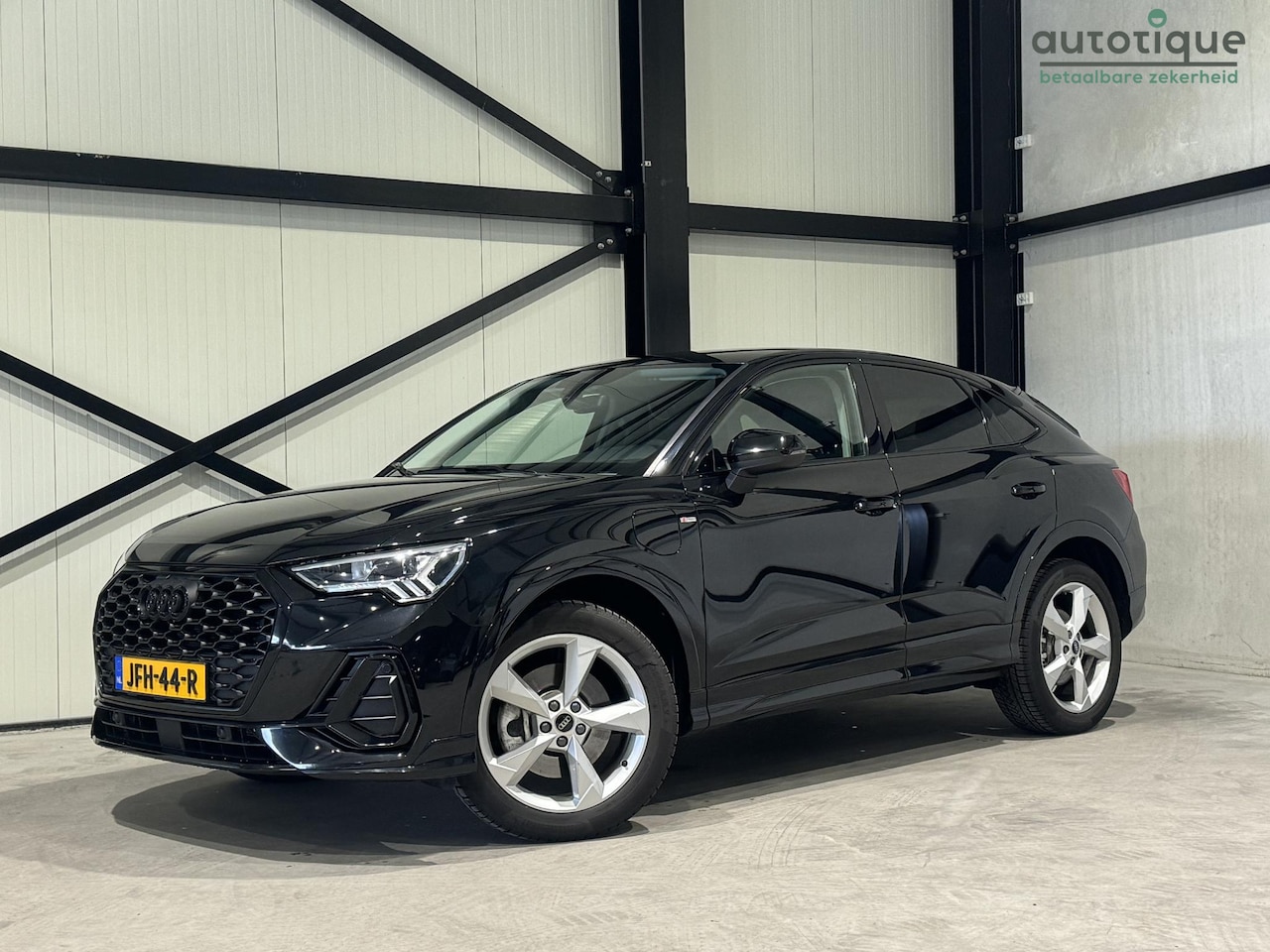 Audi Q3 Sportback - 45 TFSI e S-Line Aut. | navi | led | sportzetels | black optic | - AutoWereld.nl