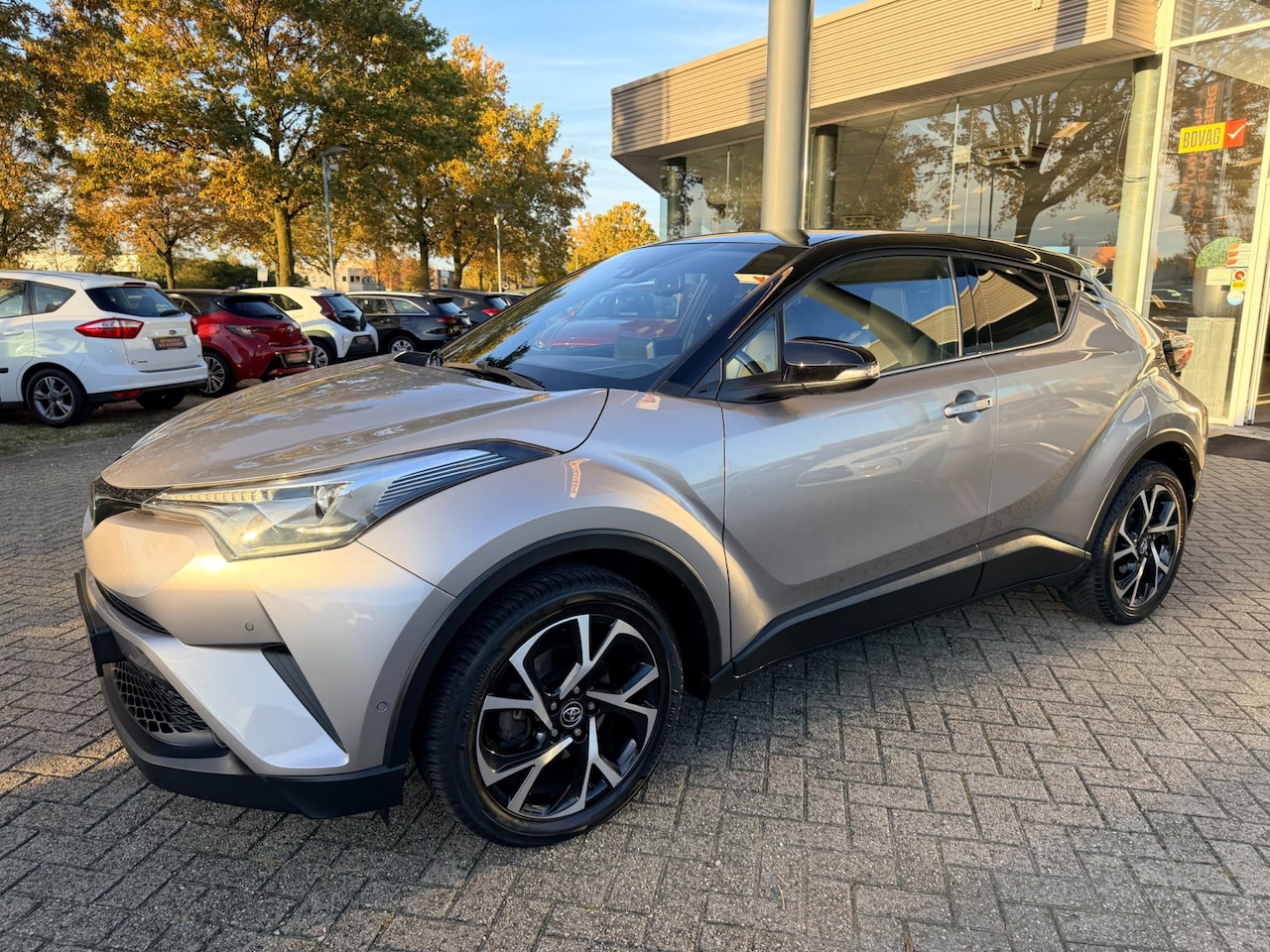 Toyota C-HR - 1.2 Bi-Tone 1.2 Bi-Tone, Navi, Camera, Cruise, stuur/ stoel verwarming, etc - AutoWereld.nl